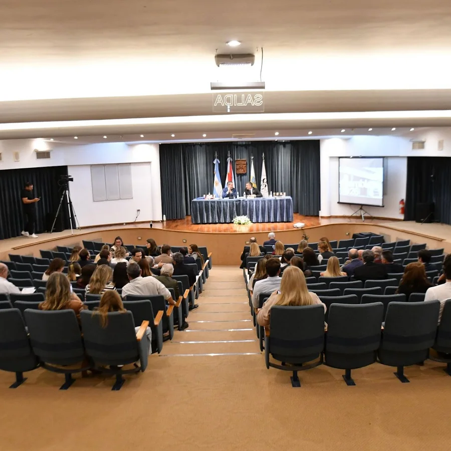 Salón Auditorio Dr. Francisco Martínez Segovia durante una actividad institucional