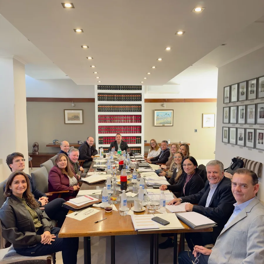 Consejo Directivo 2025–2027 del Colegio de Escribanos de Entre Ríos reunido en su sede